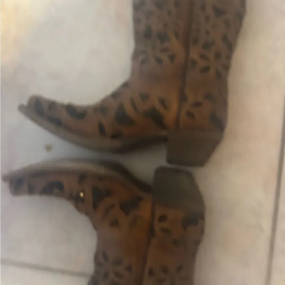 A4083g glitter INLAY FLORAL OVERLAY CRYSTALS & STUDS BROWN SNIP TOE COWBOY BOOT